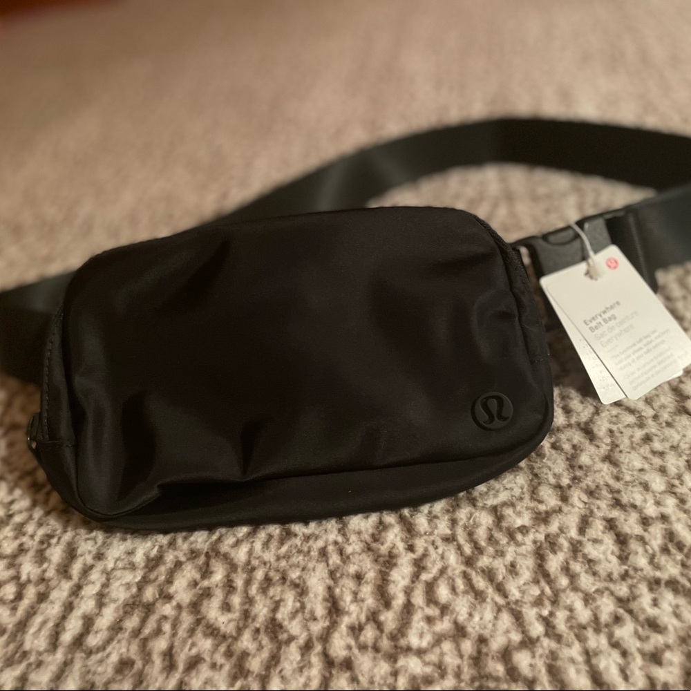 *NEW* LULULEMON 🍋 BLACK EVERYWHERE BELT BAG FANNY
